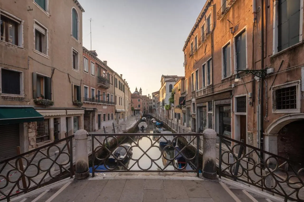 Accademia Apartments R&R Venice